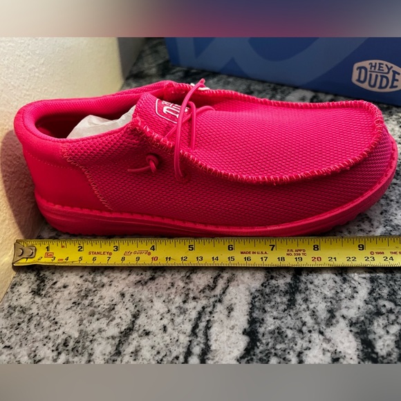 HEY DUDE Funk Mono Electric Pink Barbie Hot Neon Pink Wally Youth Wendy - Picture 6 of 7